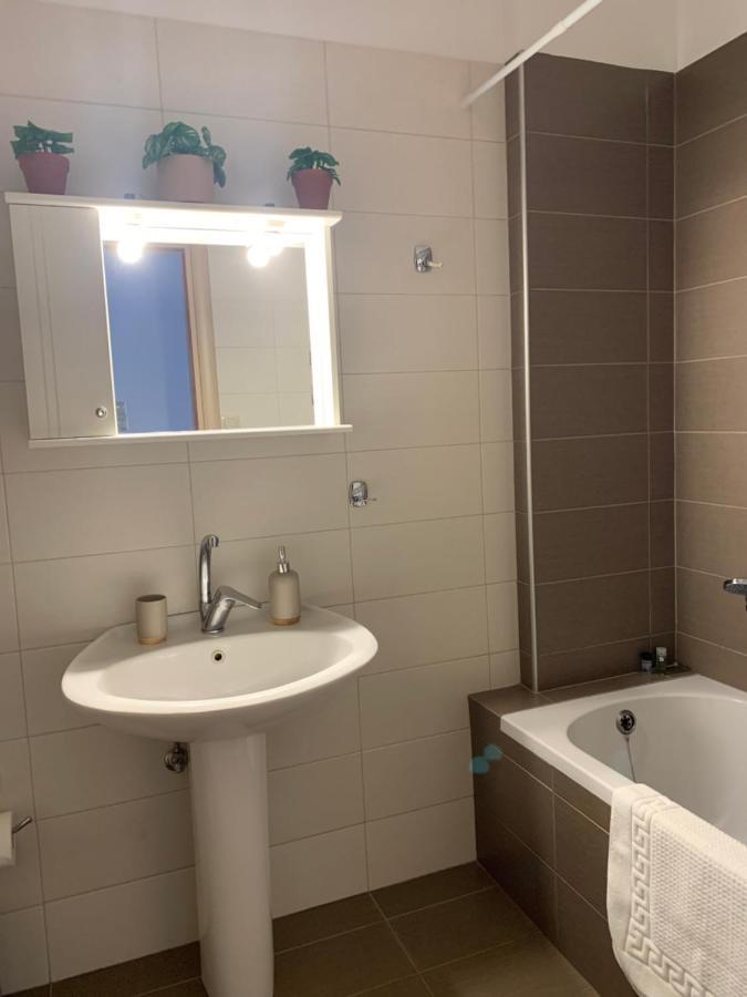 The Grey Apartments Волос Экстерьер фото